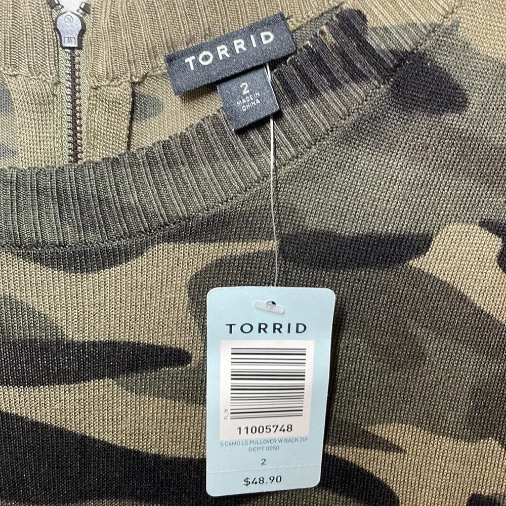 Torrid Camo Sweater Top- Size 2 NWT - Picture 3 of 5